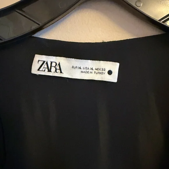 Zara Black and Cream Long Sleeve Dress - Picture 2 of 5